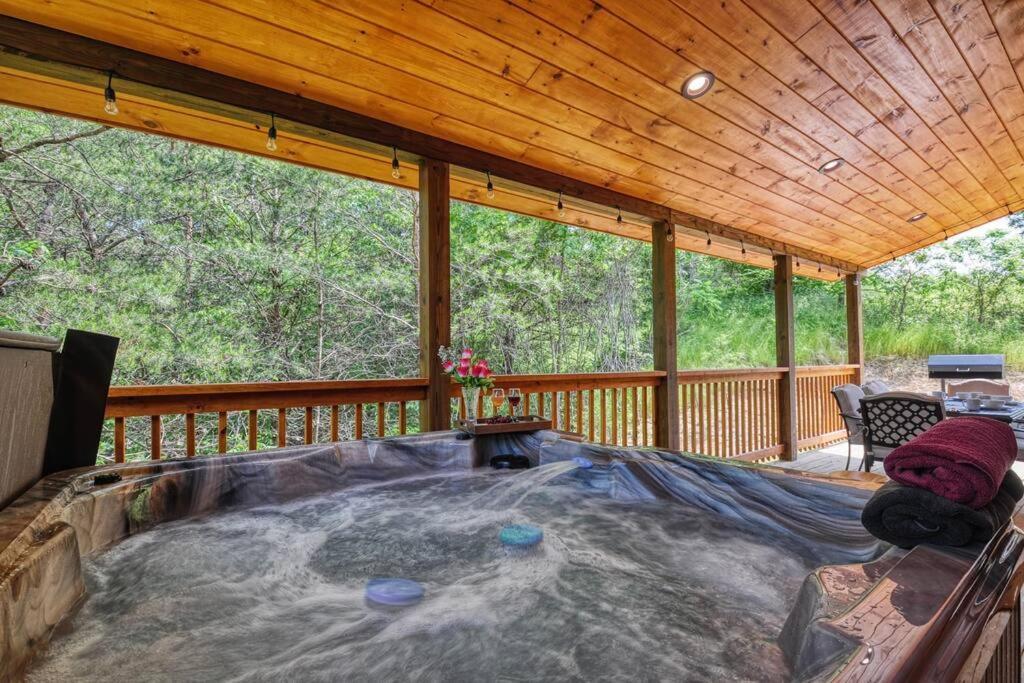Adventure Retreat/Cabin/Pool+Hot Tub/Game Room+Theater Sevierville Exteriér fotografie