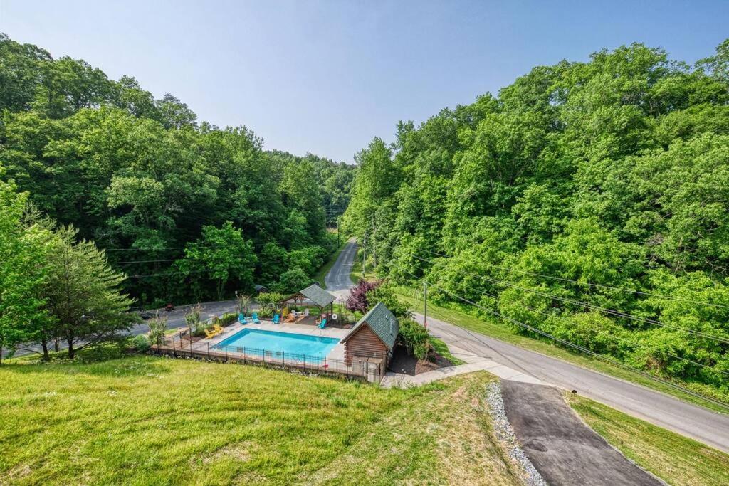 Adventure Retreat/Cabin/Pool+Hot Tub/Game Room+Theater Sevierville Exteriér fotografie