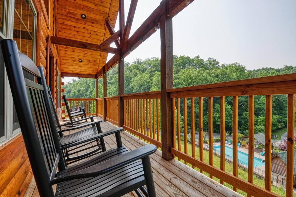 Adventure Retreat/Cabin/Pool+Hot Tub/Game Room+Theater Sevierville Exteriér fotografie