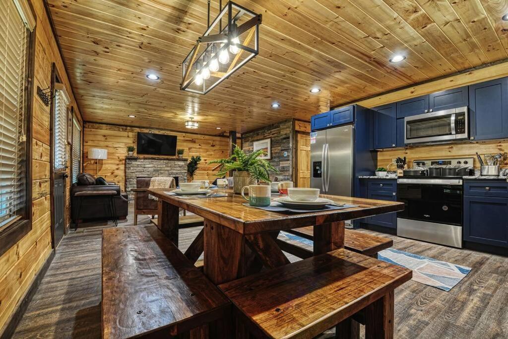 Adventure Retreat/Cabin/Pool+Hot Tub/Game Room+Theater Sevierville Exteriér fotografie