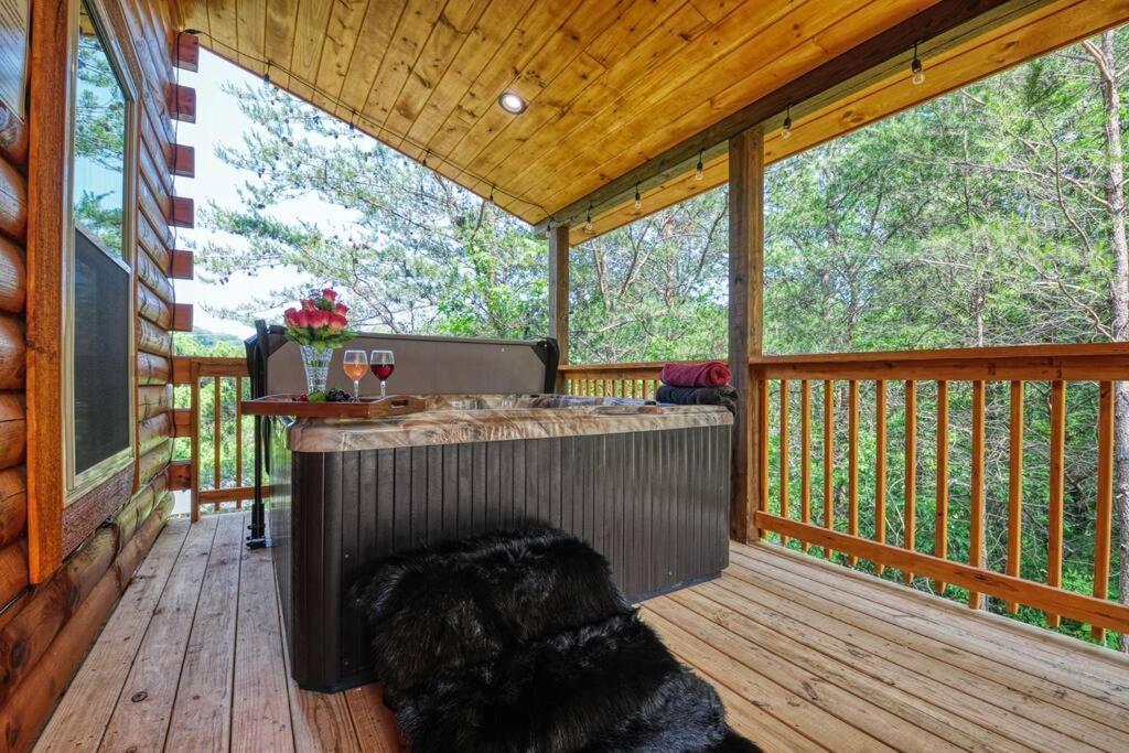 Adventure Retreat/Cabin/Pool+Hot Tub/Game Room+Theater Sevierville Exteriér fotografie