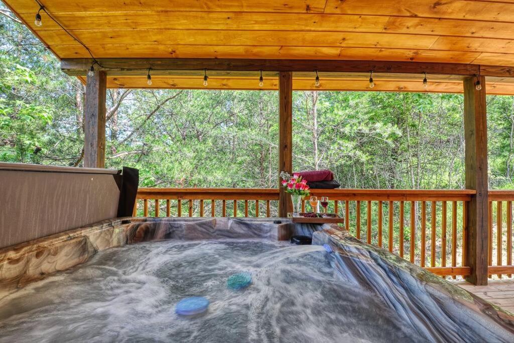 Adventure Retreat/Cabin/Pool+Hot Tub/Game Room+Theater Sevierville Exteriér fotografie